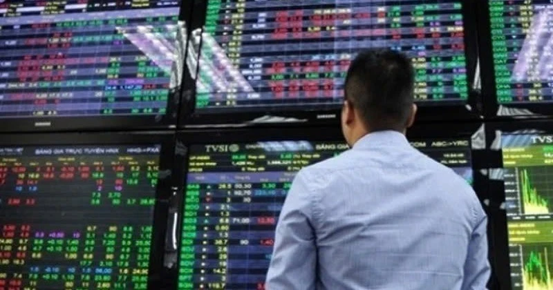 Dòng tiền đổ vào nhóm ngân hàng, VN-Index tăng mạnh lên mức 1.654 điểm