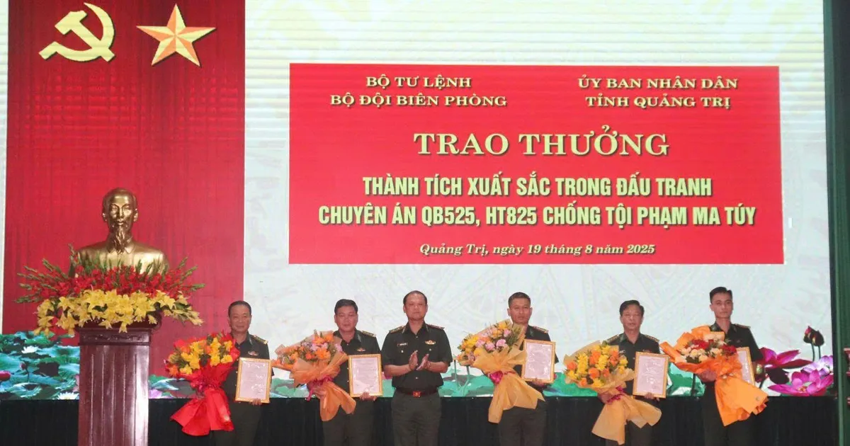 Quảng Trị: Khen thưởng Bộ đội Biên phòng triệt phá đường dây vận chuyển gần 300kg ma tuý