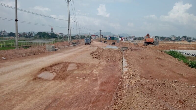 Công ty cổ phần Đầu tư phát triển Yên Bình san lấp mặt bằng diện tích đất được giao đợt 1 Khu công nghiệp Yên Bình II.