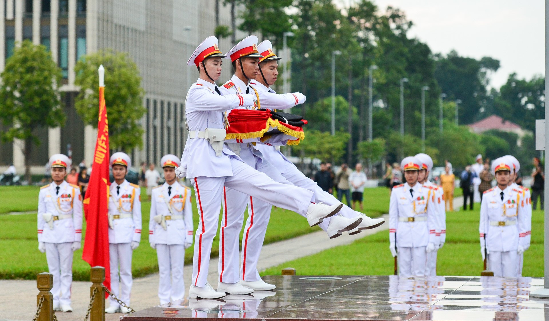 80 năm Cách mạng tháng Tám thành công: Thiêng liêng lễ Thượng cờ trên Quảng trường Ba Đình