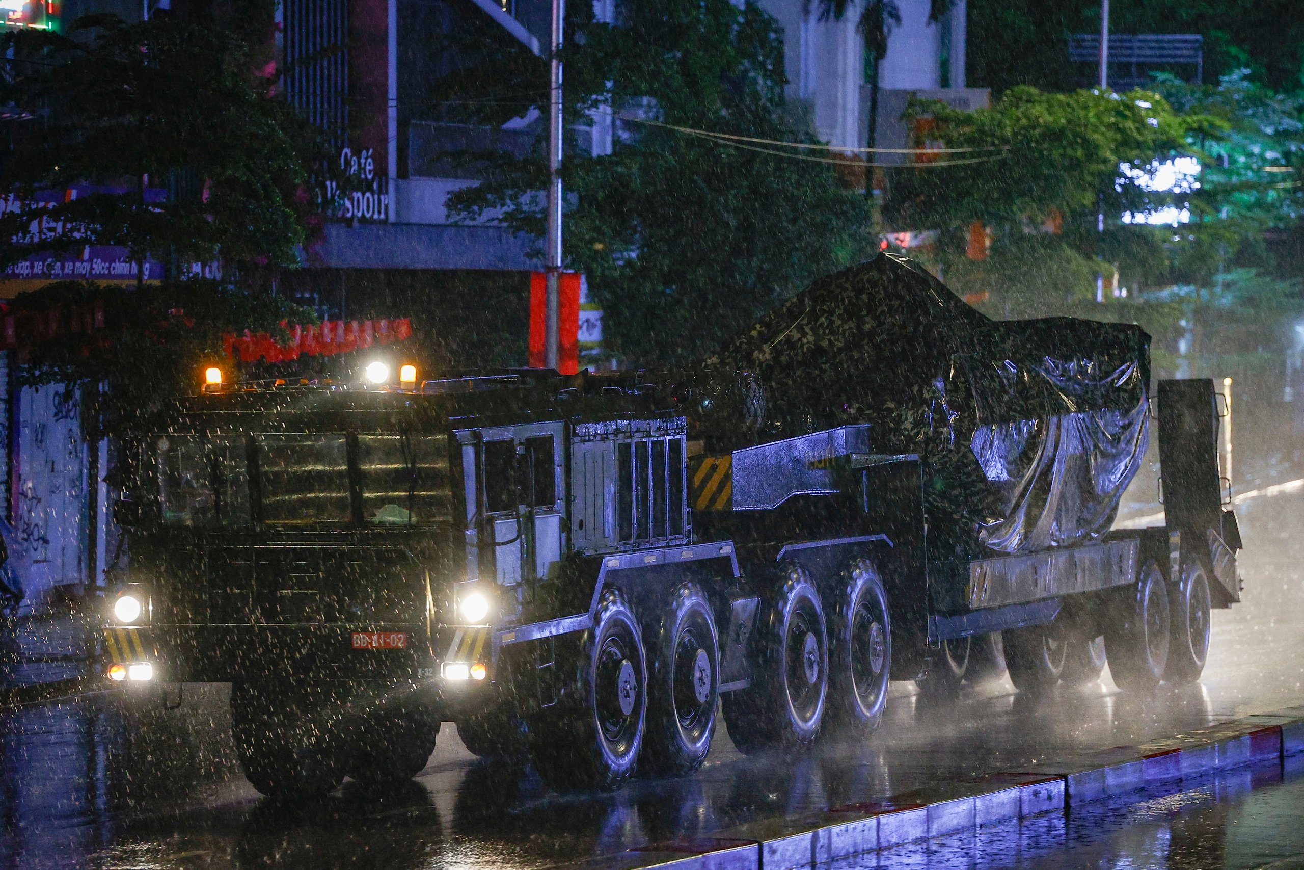 Dàn khí tài tham gia nhiệm vụ A80 tập kết về trung tâm Hà Nội trong đêm - Ảnh 6.