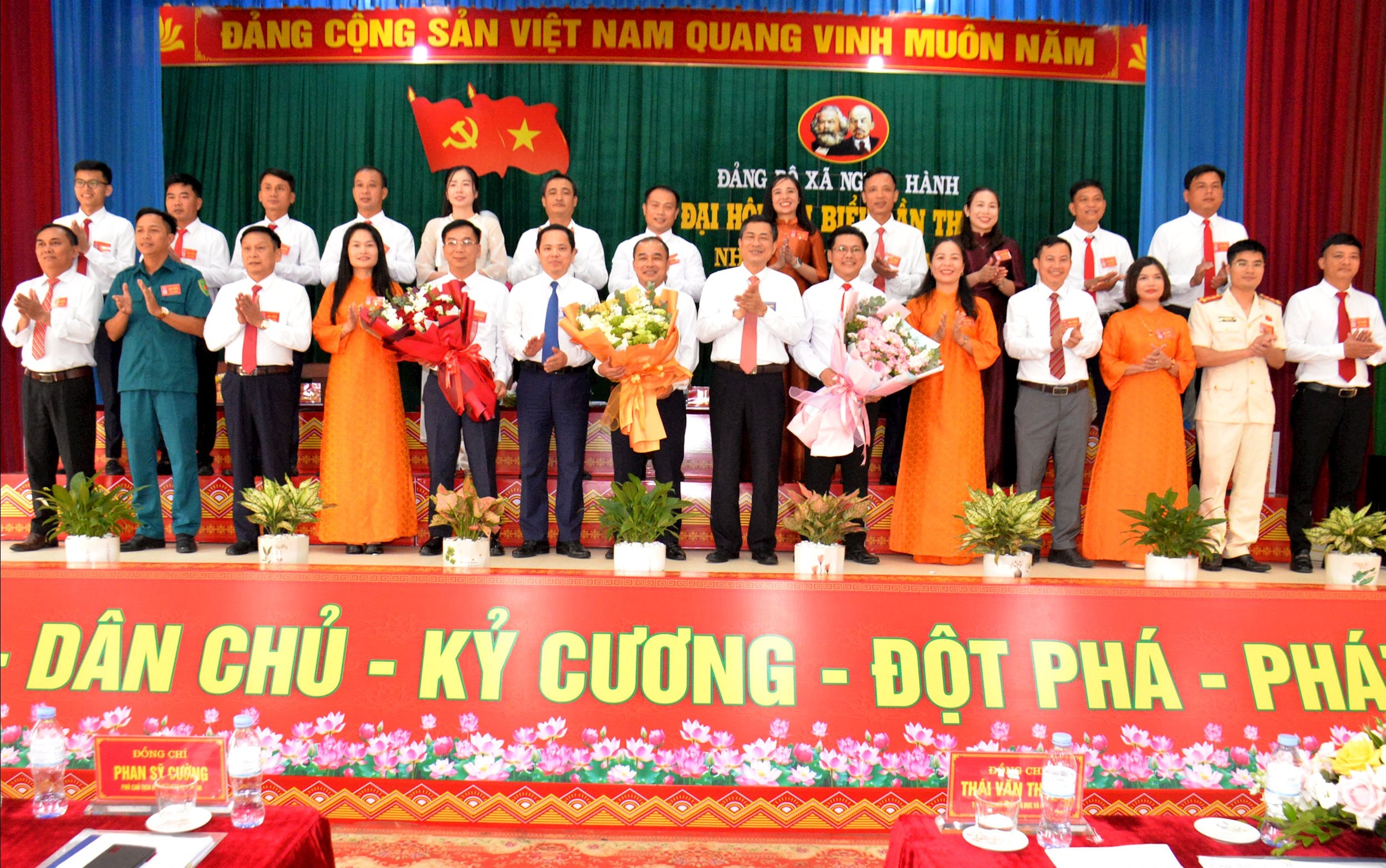 The Party Executive Committee of Nghia Hanh commune for the 2025 - 2030 term consists of 24 comrades.