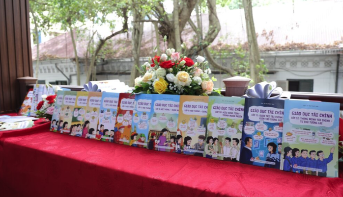 Ra mắt bộ sách 