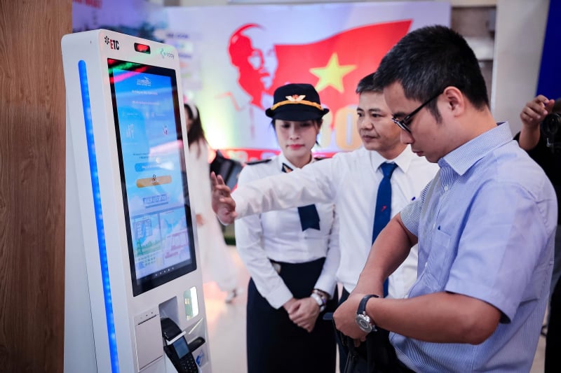 Hôm nay, Đường sắt Việt Nam ra mắt Đoàn tàu 5 cửa ô và hệ thống kiểm soát vé bằng công nghệ sinh trắc học -0