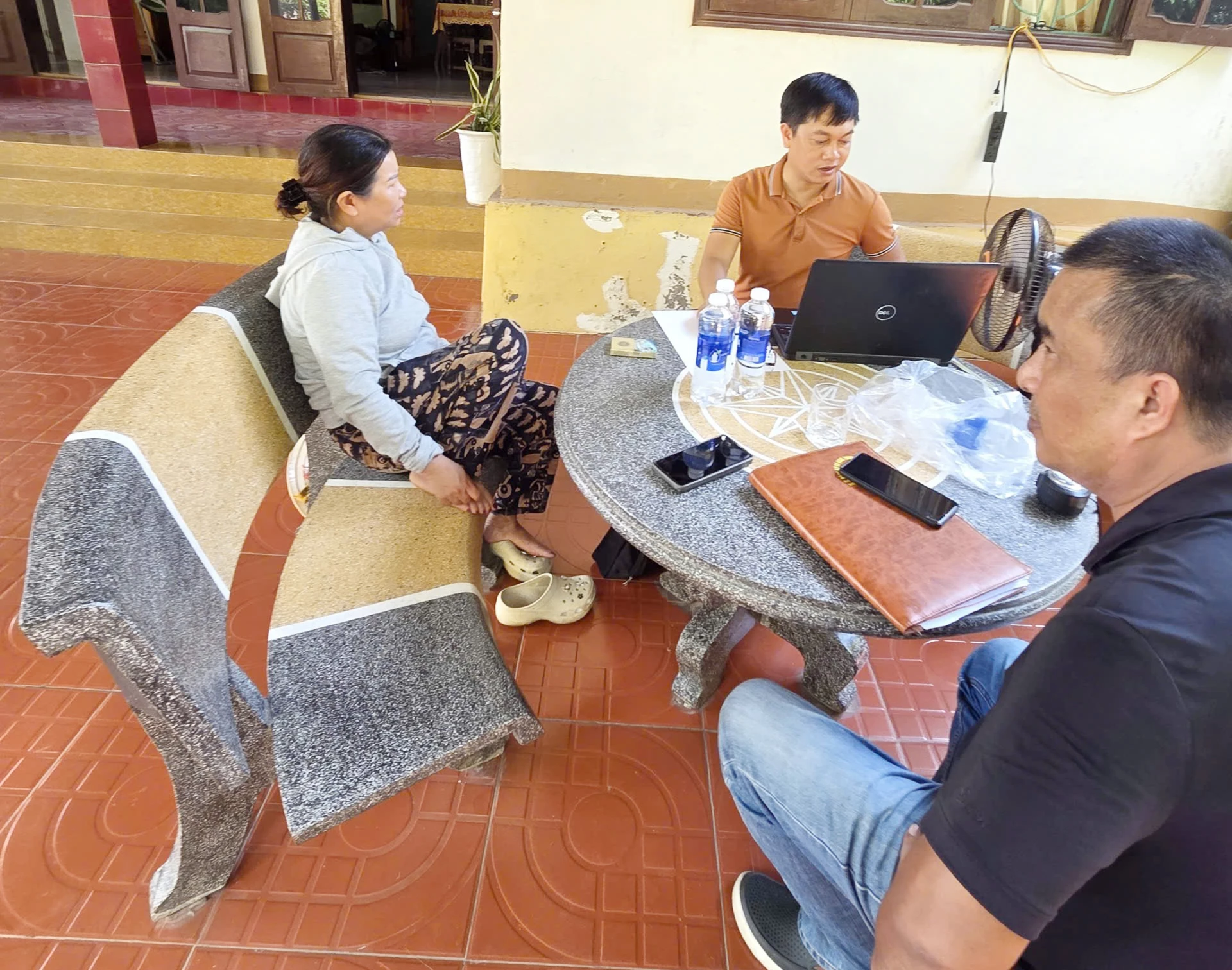 Officers of the compensation and site clearance unit went directly to a resident's house to propagate and mobilize a household subject to compensation and site clearance.