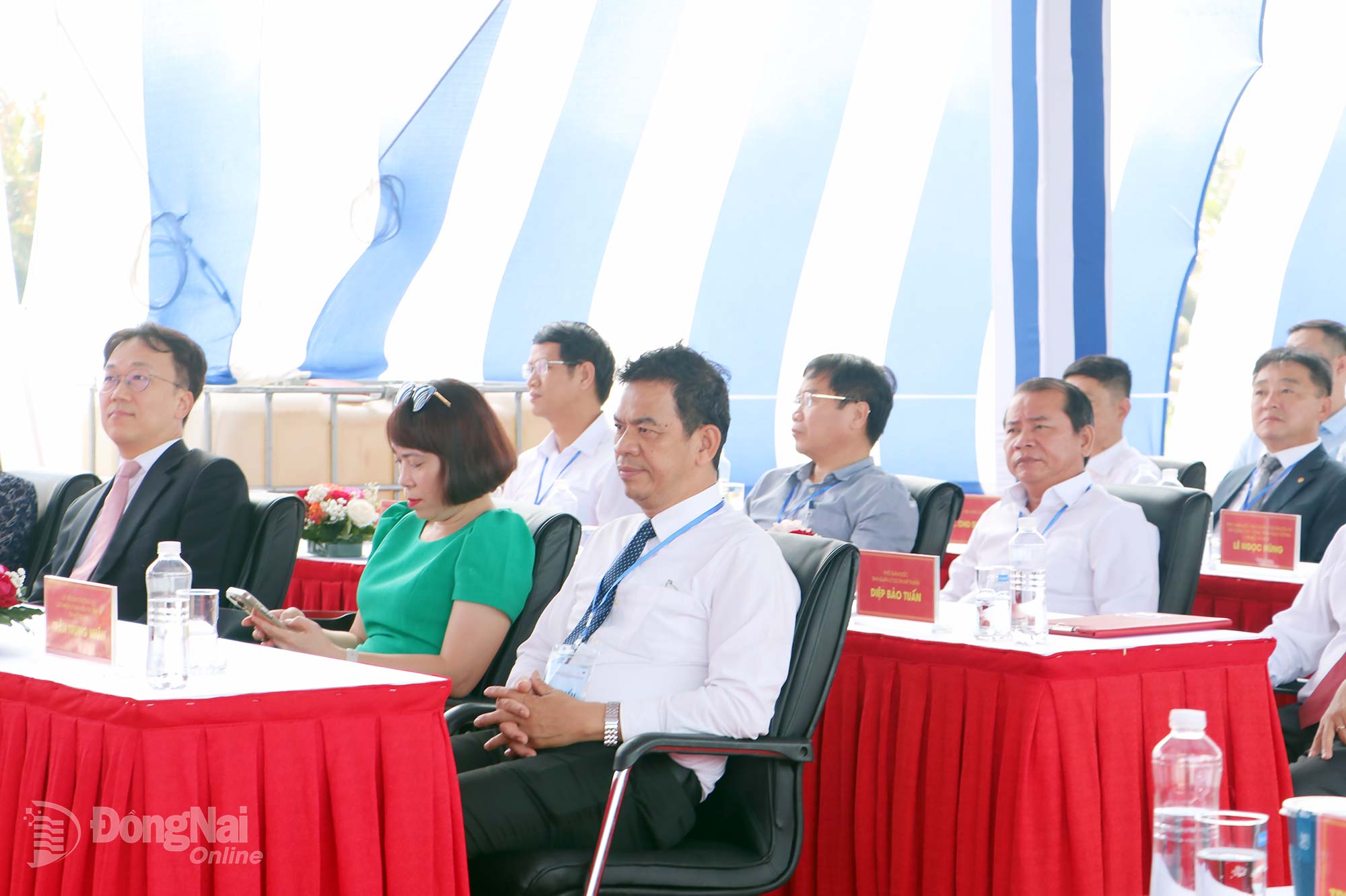 Ủy viên Ban Thường vụ Tỉnh ủy, Chủ nhiệm Ủy ban Kiểm tra Tỉnh ủy Đồng Nai Trần Trung Nhân và các đại biểu tham dự buổi lễ. Ảnh: Phạm Tùng