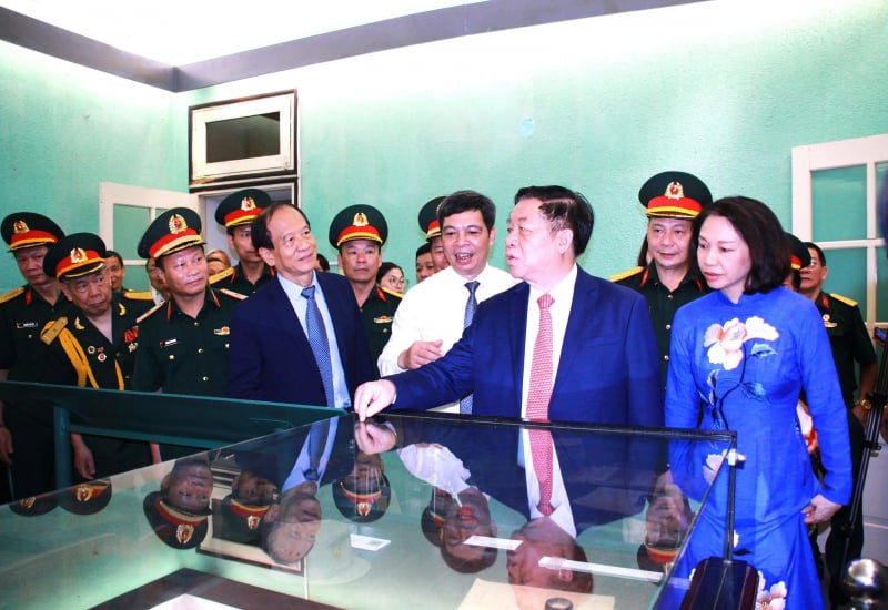 Khai mạc 3 trưng bày về di tích Nhà và Hầm D67, Hầm cơ yếu và Cột cờ Hà Nội -0