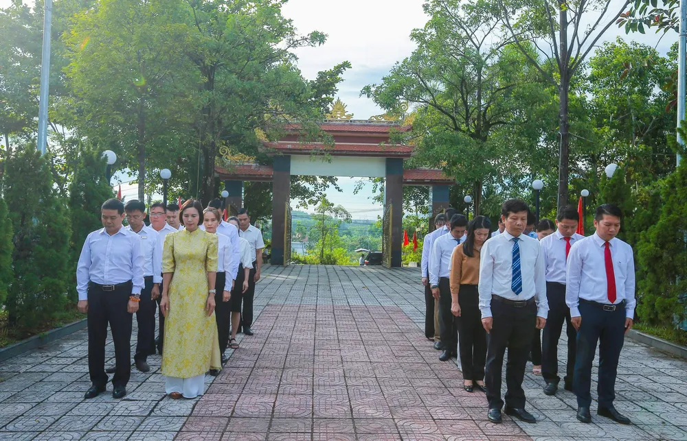 Hình 2.jpg