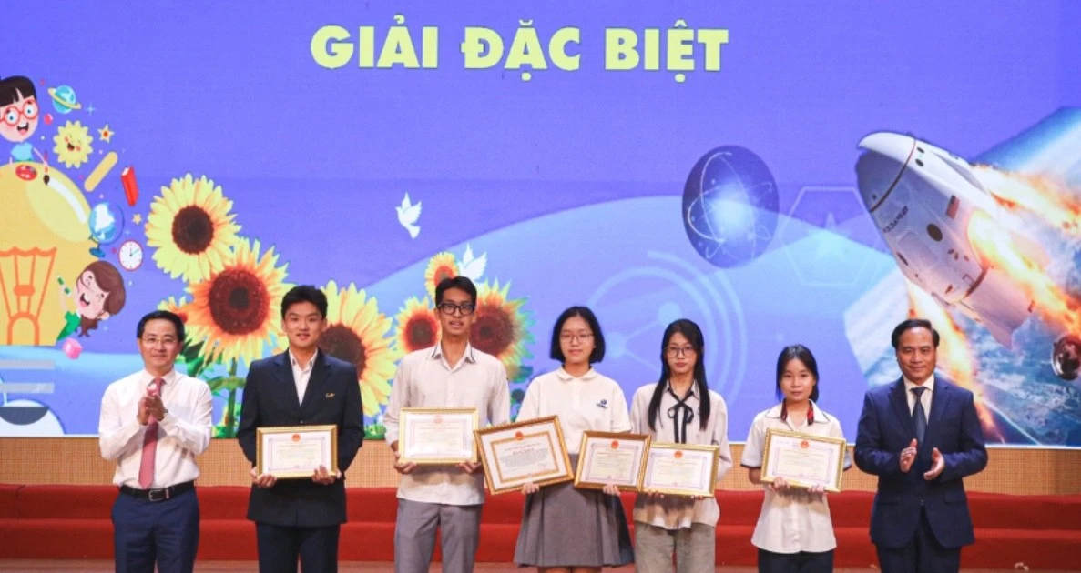 Ceremonia de entrega de premios del 21º Concurso de Creatividad de Hanoi para Jóvenes y Niños