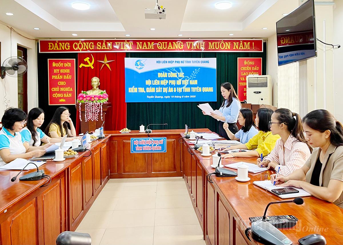 Hội LHPN Việt Nam kiểm tra, giám sát việc thực hiện Dự án 8 tại Hội LHPN tỉnh Tuyên Quang.