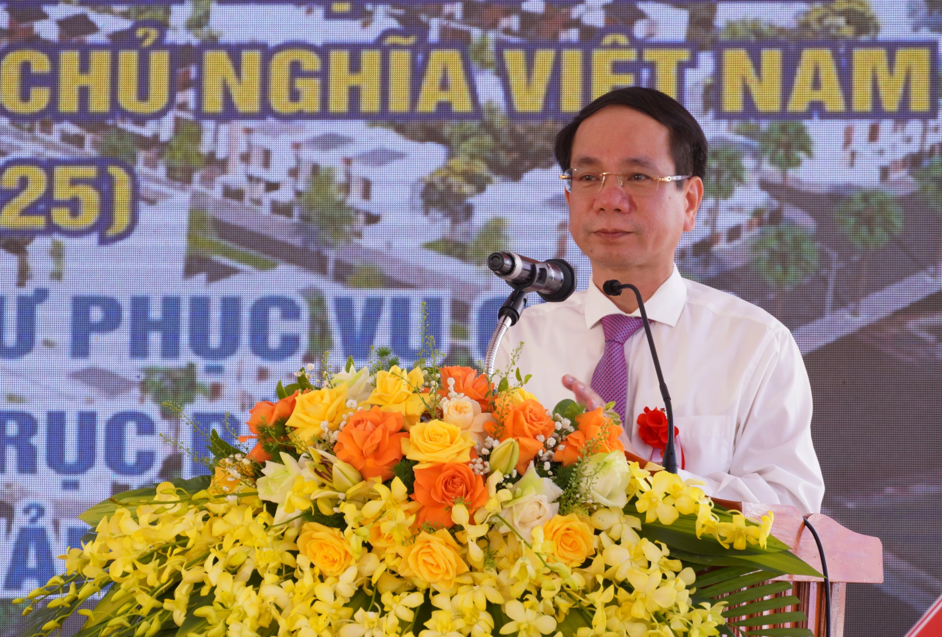 លេខាគណៈកម្មាធិការបក្សសង្កាត់ Ba Don លោក Phan Manh Hung ថ្លែងក្នុងពិធីបើកការដ្ឋាន - រូបថត៖ N.H