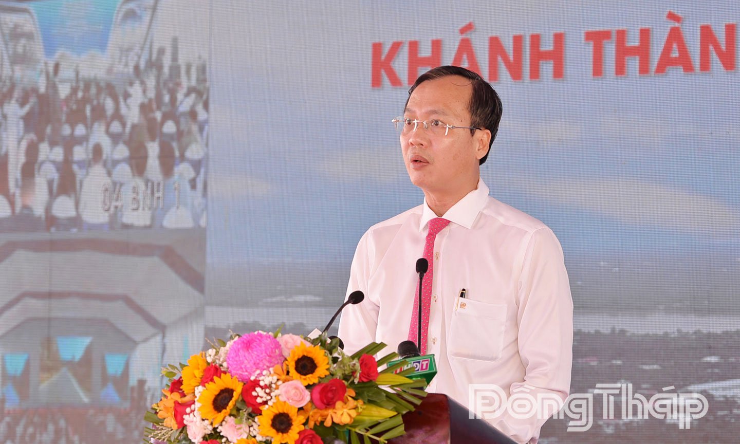 អនុលេខាគណៈកម្មាធិការបក្សខេត្ត ប្រធានគណៈកម្មាធិការប្រជាជនខេត្ត Dong Thap លោក Tran Tri Quang ថ្លែងមតិក្នុងពិធីសម្ពោធ។