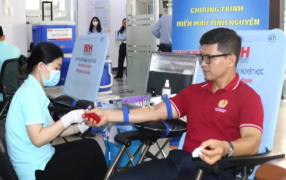 TTPHCM: Lượng máu tiếp nhận giảm mạnh, nguy cơ thiếu cho cấp cứu và điều trị