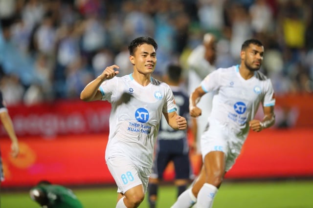 Chi hơn 332 tỉ đồng mua sắm, V-League gây sốc vượt mặt dàn sao nhập tịch Malaysia - Ảnh 1.