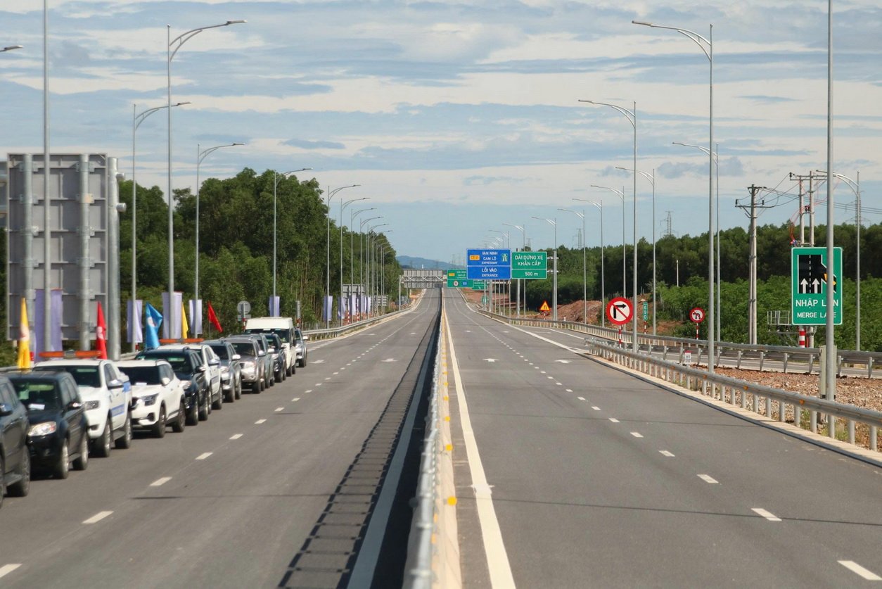 Van Ninh – Cam Lo Expressway am ersten Tag der Verkehrsfreigabe