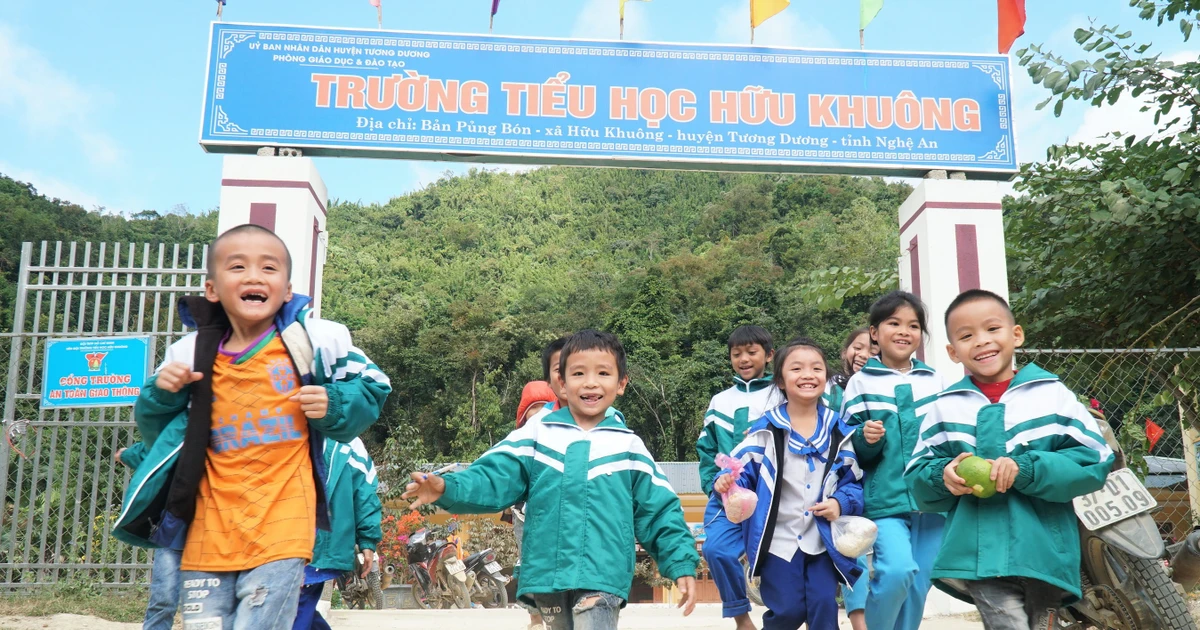 Học sinh Nghệ An tựu trường vào ngày 25/8