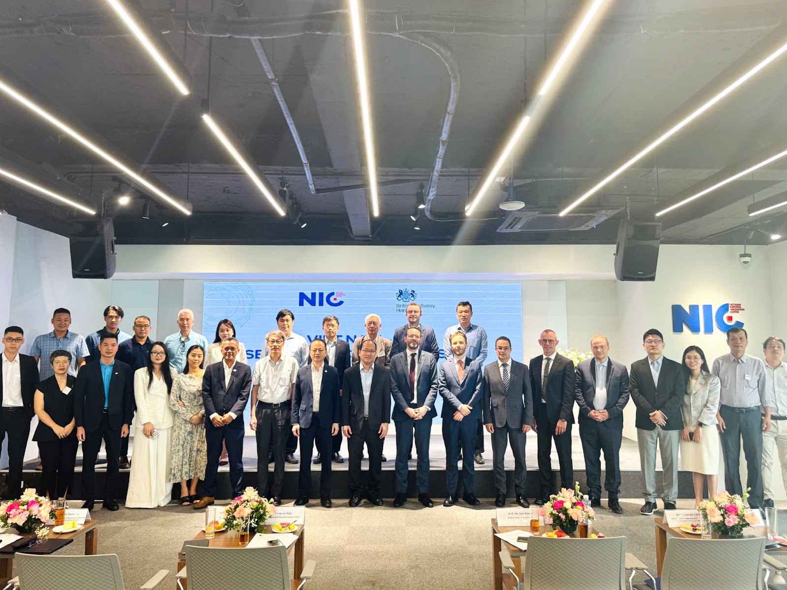 FPT strengthens international cooperation, expanding opportunities to develop semiconductor value chain in Vietnam