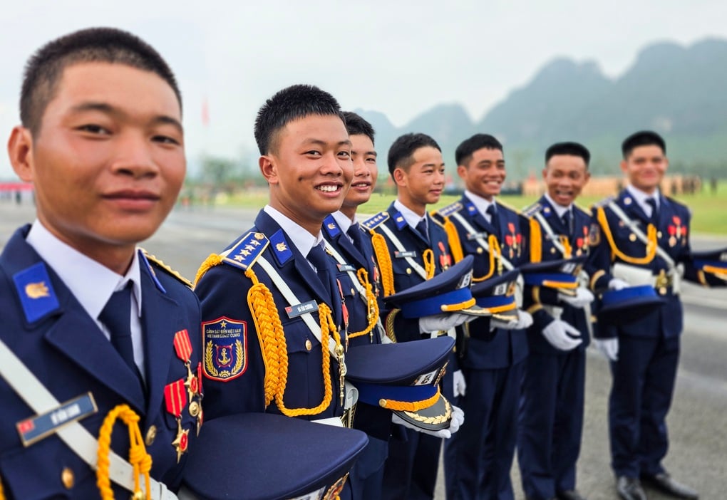 Chiến sĩ vững vàng tiến bước dưới cái nắng trong buổi tổng hợp luyện A80 - 11