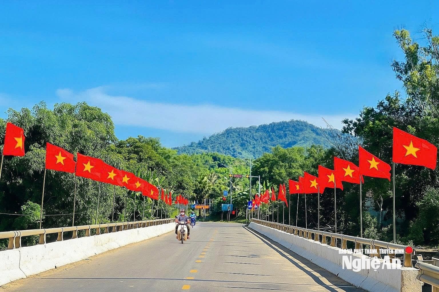 អាកាសធាតុ Nghe An ថ្ងៃទី 19 ខែសីហា: ថ្ងៃមានពន្លឺថ្ងៃ ភ្លៀងនៅពេលរសៀល និងពេលយប់