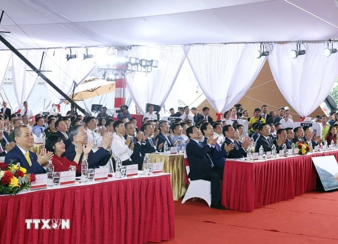 Tổng Bí thư Tô Lâm, Thủ tướng Phạm Minh Chính dự và chủ trì tại điểm cầu Trung tâm Triển lãm Việt Nam. (Ảnh: Thống Nhất/TTXVN)