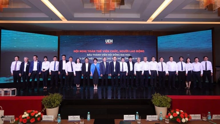 hoi-dong-dai-hoc-dai-hoc-kinh-te-thanh-pho-ho-chi-minh-ueh-nhiem-ky-2025-2030.jpg