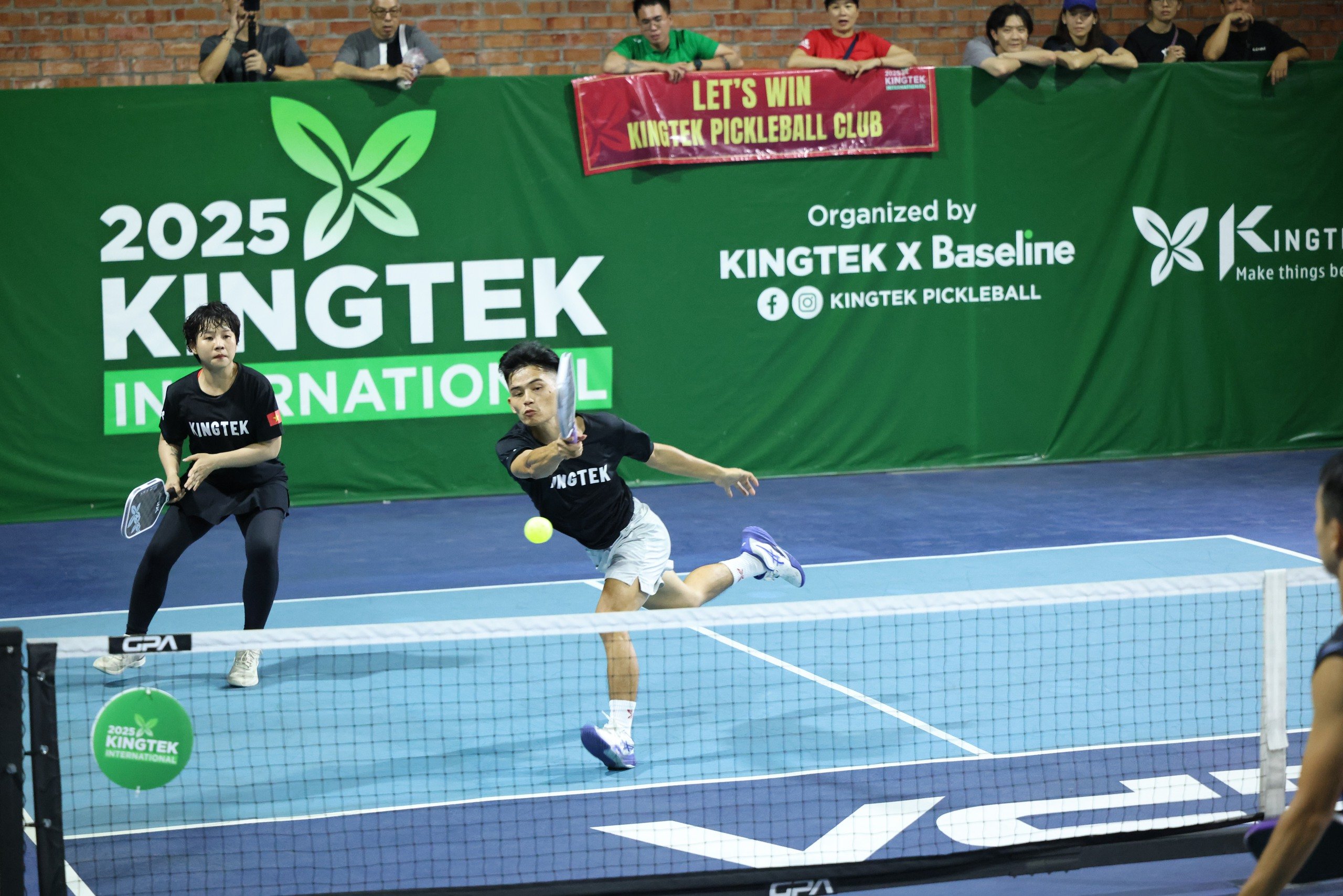 Các tay vợt Việt Nam gây sốt ở giải pickleball Kingtek International 2025- Ảnh 6.