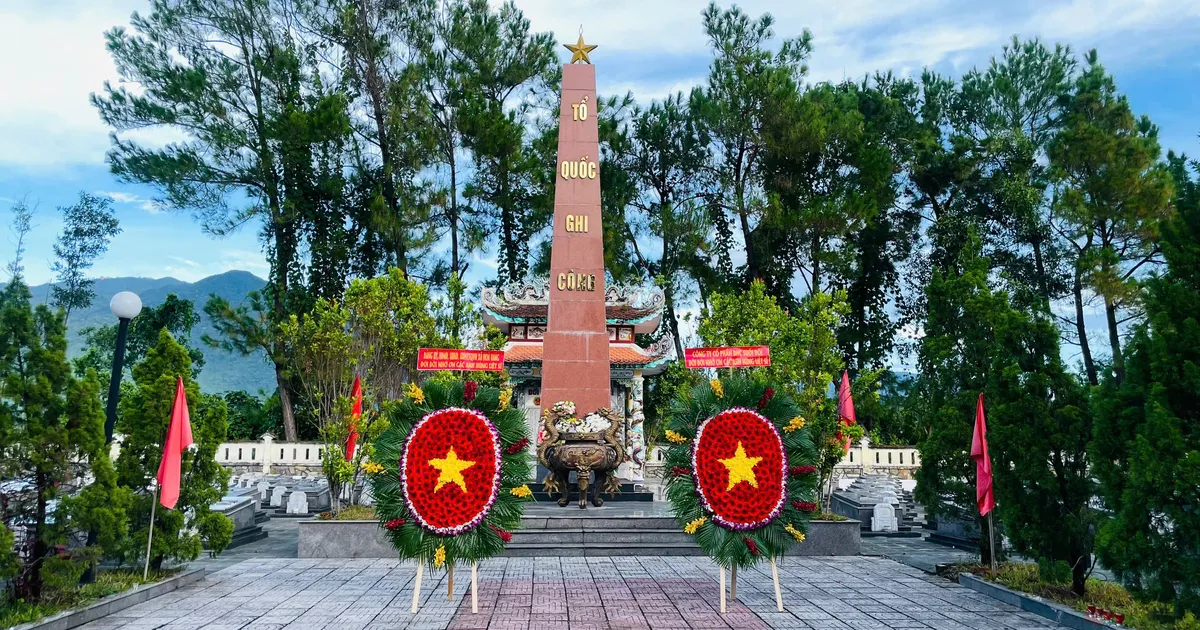 Khu du lịch núi Thần Tài tổ chức dâng hương tri ân liệt sĩ