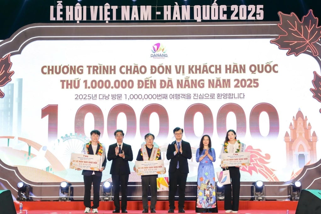 Đà Nẵng chào đón vị khách Hàn Quốc thứ 1 triệu - 2