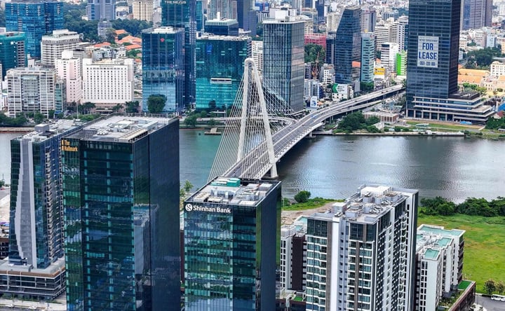 Trung tâm tài chính quốc tế TP.HCM trải rộng tại khu đô thị Thủ Thiêm, sông Sài Gòn và các phường Bến Thành, phường Sài Gòn.