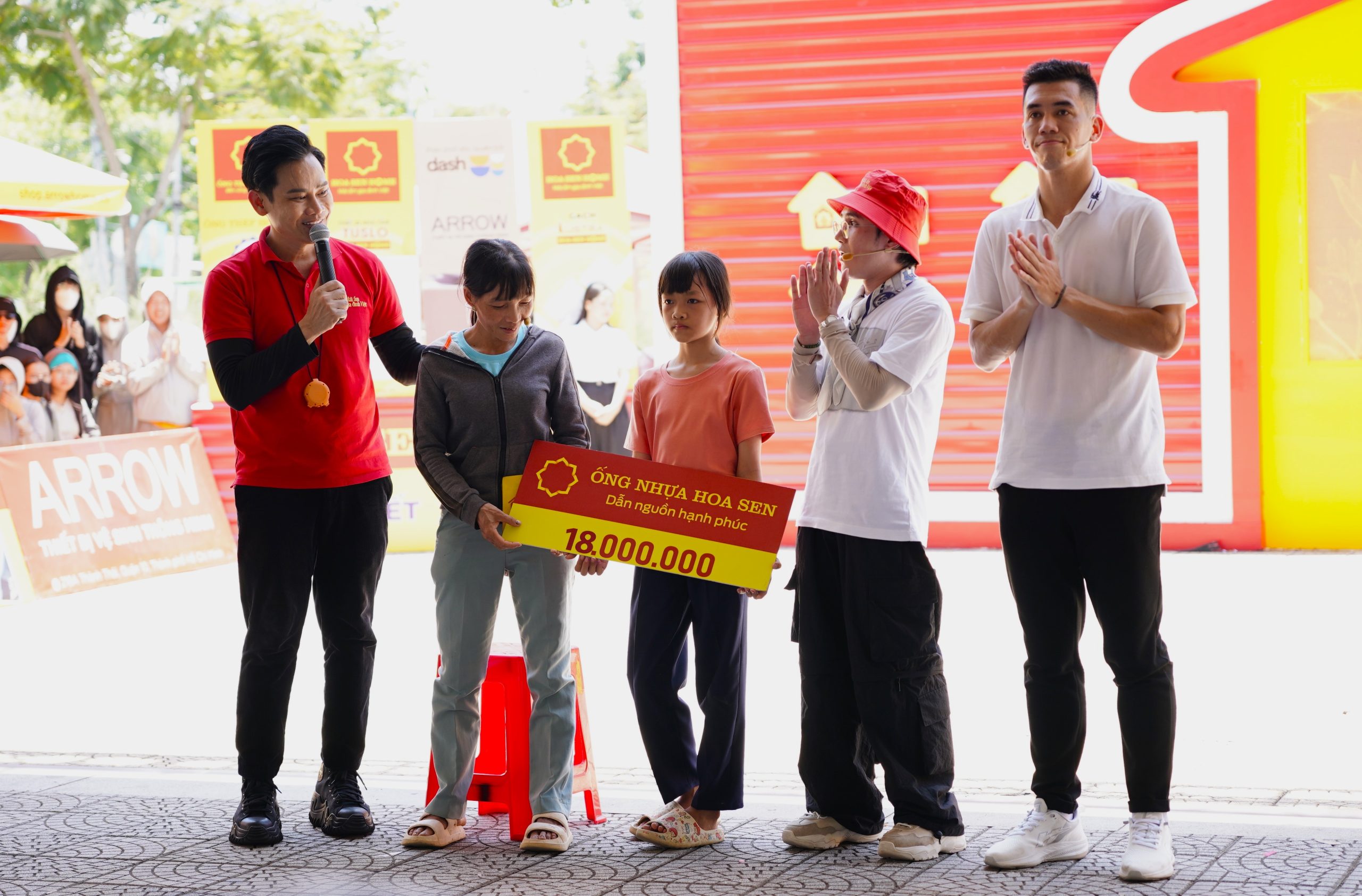 Huynh Thi Xuan Nhan's family returned home.