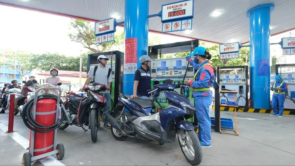 PVOIL bán thí điểm gần 10 nghìn lít xăng E10 trong ngày đầu tiên