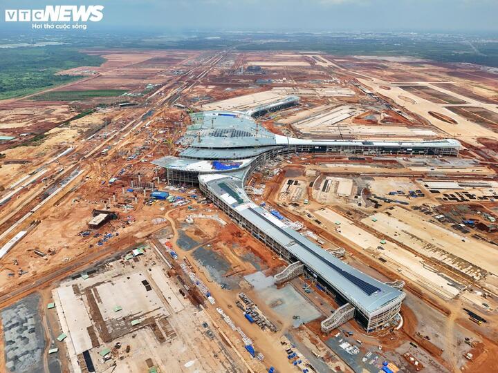 Long Thanh International Airport - a key project of the Southeast Economic Region is on track to be completed by the end of 2025.