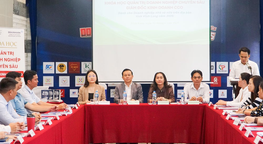 Lớp học thu hút hơn 35 học viên là người quản lý, điều hành các bộ phận chuyên môn được định hướng trở thành giám đốc kinh doanh trong các doanh nghiệp nhỏ và vừa.