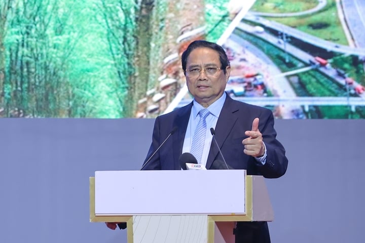 Prime Minister Pham Minh Chinh delivers a speech at the conference. (Photo: VGP/Nhat Bac)