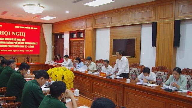 TP.HCM: Bàn giao cơ sở nhà, đất Bộ đội Biên phòng quản lý cho địa phương phát triển kinh tế - Ảnh 2.