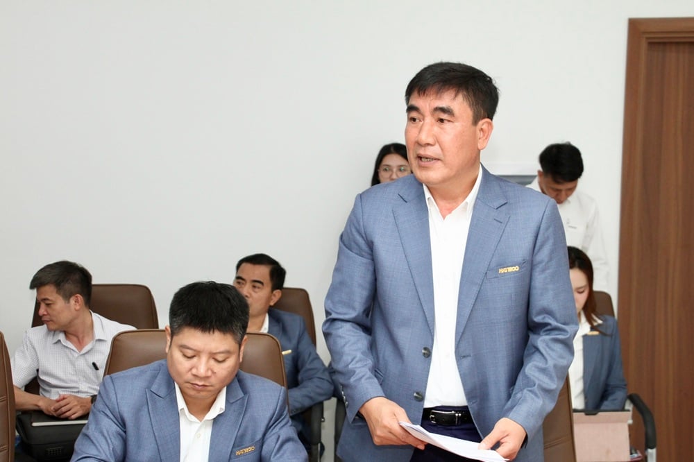 Mr. Tran Van Ky, Chairman of Hateco Group, presented some proposals and recommendations of the Group at the meeting.
