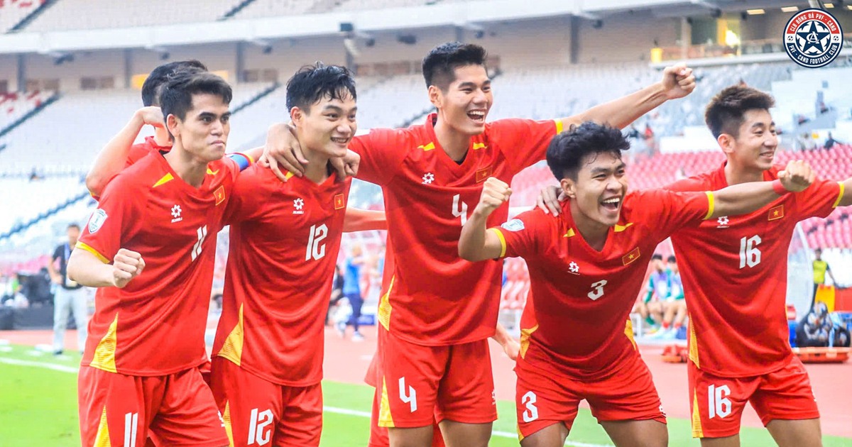 Sao U.23 Việt Nam 'mở mắt' đã thấy đội mình bỗng dưng thăng hạng V-League