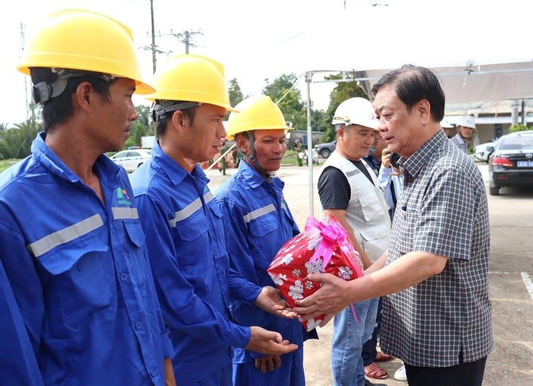Phó Chủ tịch Quốc hội Lê Minh Hoan khảo sát dự án đường Hồ Chí Minh tại An Giang- Ảnh 1.
