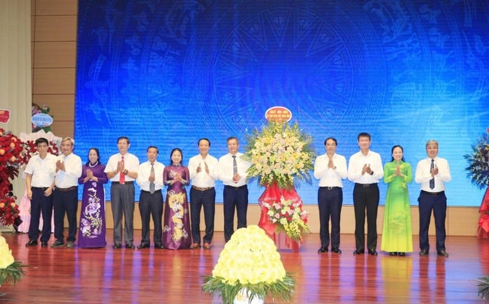 Lào Cai: Quan tâm hỗ trợ và đồng hành cùng doanh nghiệp trong phát triển kinh tế - xã hội- Ảnh 1.