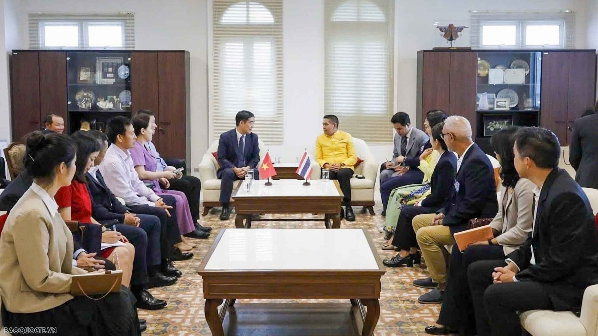 Promoting cooperation with Phuket province, Thailand