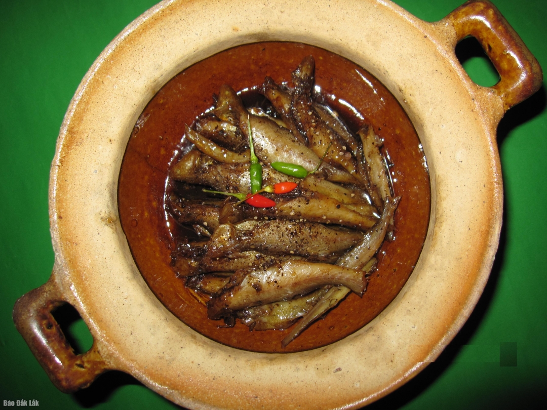 Cá phèn kho tộ, dân dã mà ngon!