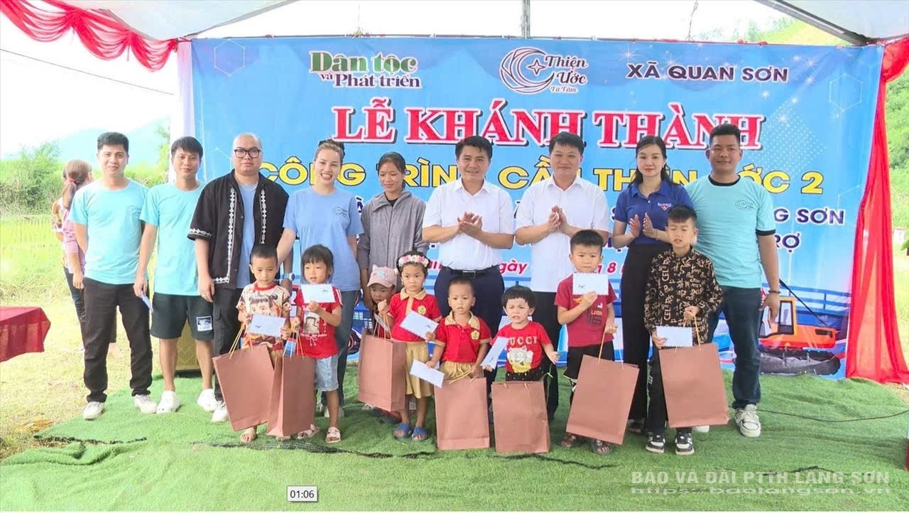 Vietnamnet Newspaper and Thien Uoc Group give gifts to students in difficult circumstances