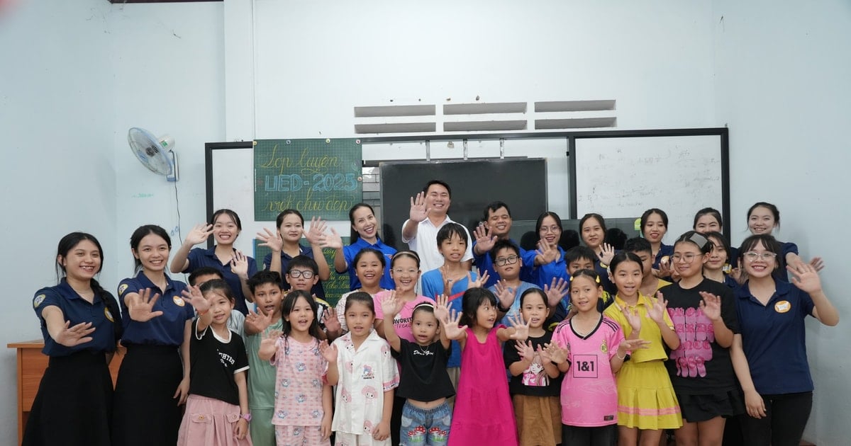 Tiếp sức học sinh khó khăn trước thềm năm học mới