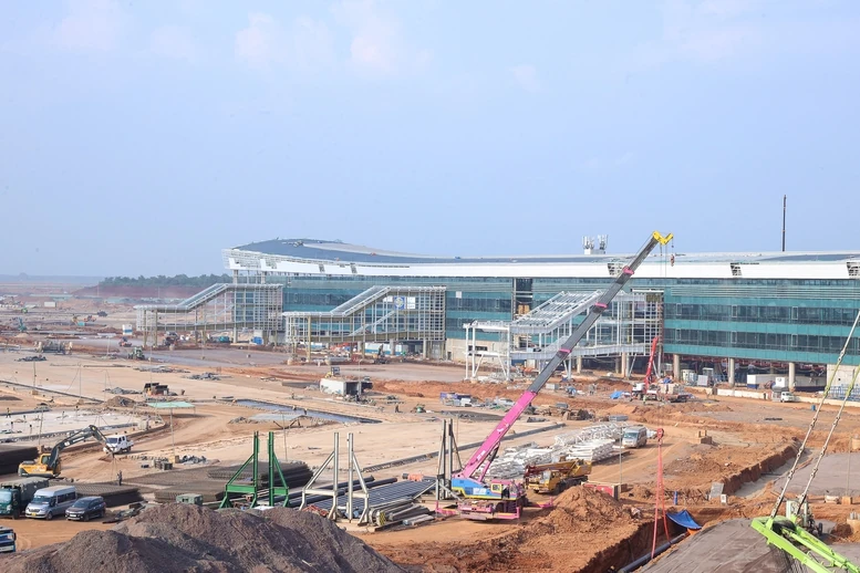 Thủ tướng lần thứ 8 kiểm tra sân bay Long Thành, yêu cầu cơ bản hoàn thành vào 19/12/2025