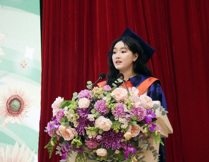 Tân dược sĩ phát biểu xúc động tại lễ tốt nghiệp ở Trường ĐH Cửu Long - Ảnh 7.