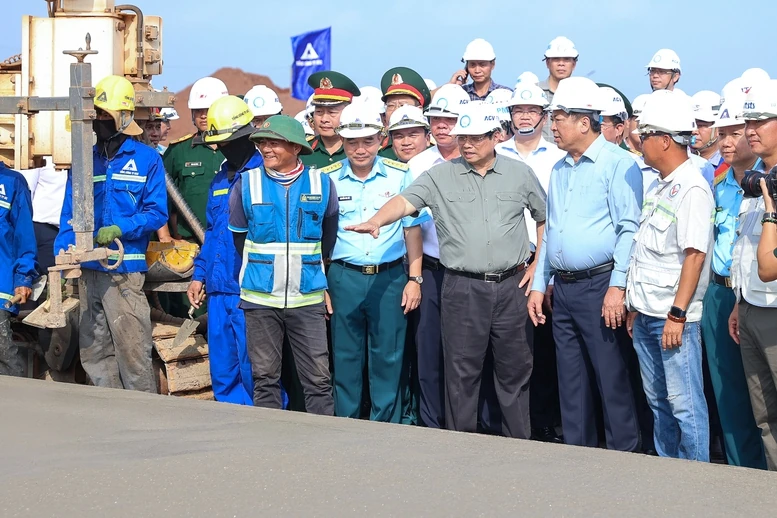 Thủ tướng lần thứ 8 kiểm tra sân bay Long Thành, yêu cầu cơ bản hoàn thành vào 19/12/2025