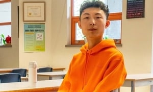 Wer ist der Kandidat, der fünfmal an der Mathematik-Olympiade teilgenommen und dreimal die Goldmedaille gewonnen hat?