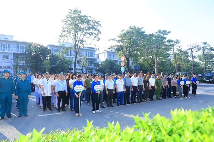 Phường Phú Thượng phát động phong trào thi đua “Sáng - Xanh - Sạch - Đẹp”- Ảnh 1.