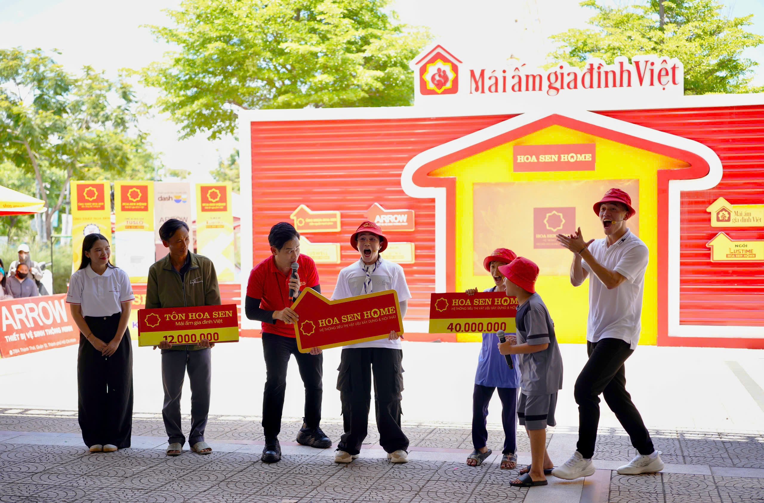Cao Minh Hung's family came in first.