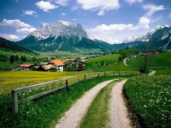 3. Có nguồn gốc từ va chạm giữa mảng lục địa Phi và Âu-Á. Alps được hình thành cách đây khoảng 30–40 triệu năm do sự đẩy lùi và nâng lên của lớp vỏ Trái Đất, tạo nên địa hình gồ ghề ngày nay. Ảnh: Pinterest.